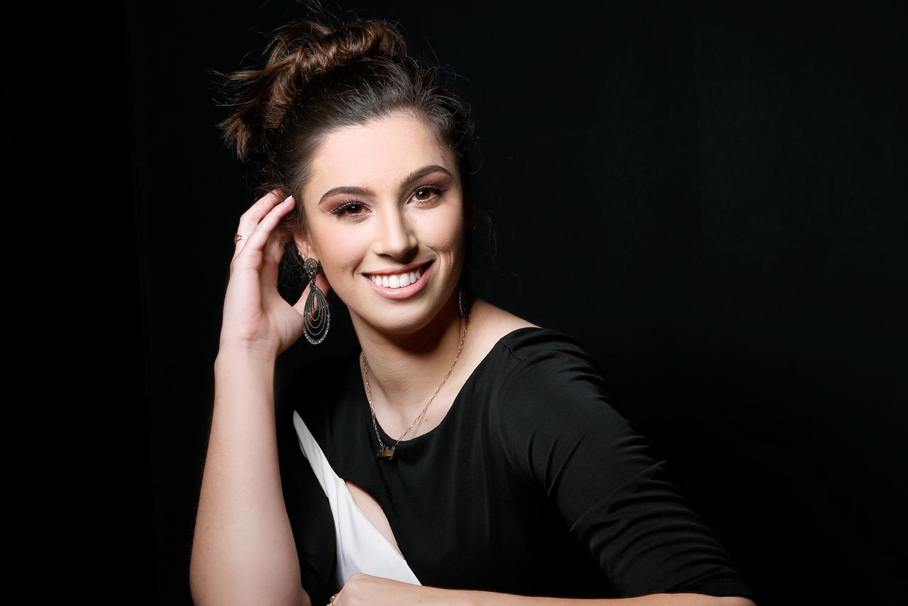 Dra. Nathiely Sabadin — dentista especialista em estética dental na Una Odontologia em Goiânia